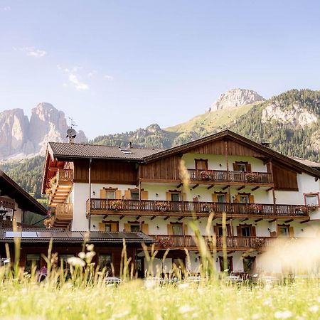 Garni Letizia Bed & Breakfast Campitello di Fassa Exterior photo