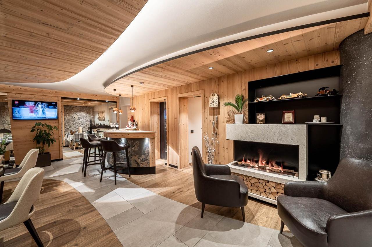 Garni Letizia Bed & Breakfast Campitello di Fassa Exterior photo