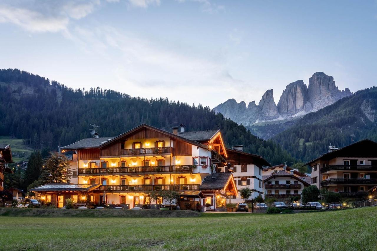 Garni Letizia Bed & Breakfast Campitello di Fassa Exterior photo
