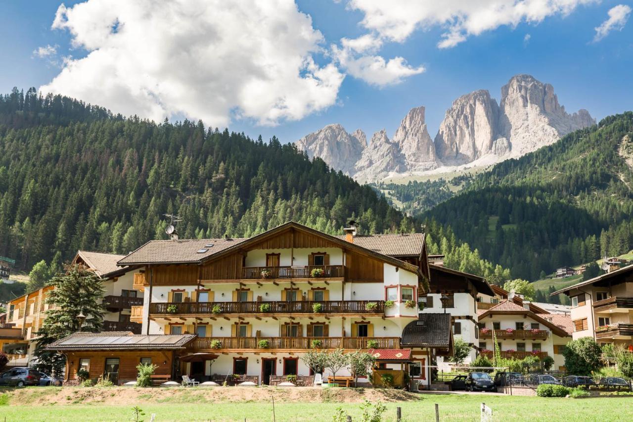 Garni Letizia Bed & Breakfast Campitello di Fassa Exterior photo