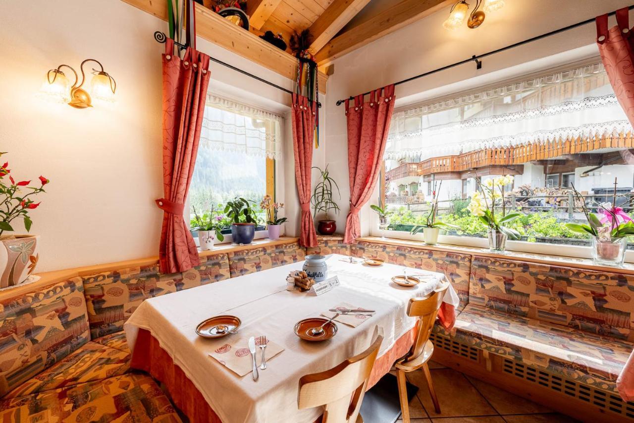 Garni Letizia Bed & Breakfast Campitello di Fassa Exterior photo
