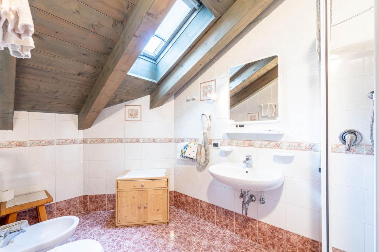 Garni Letizia Bed & Breakfast Campitello di Fassa Exterior photo