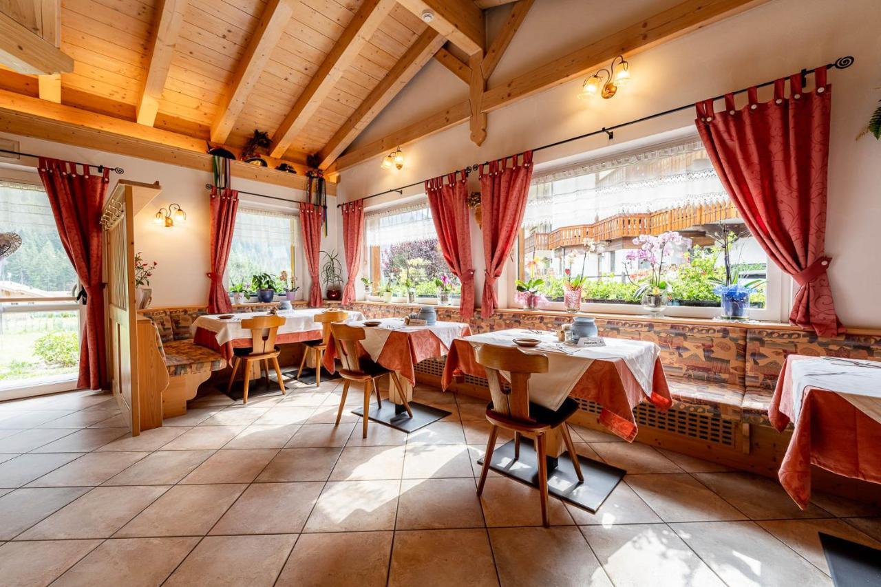 Garni Letizia Bed & Breakfast Campitello di Fassa Exterior photo