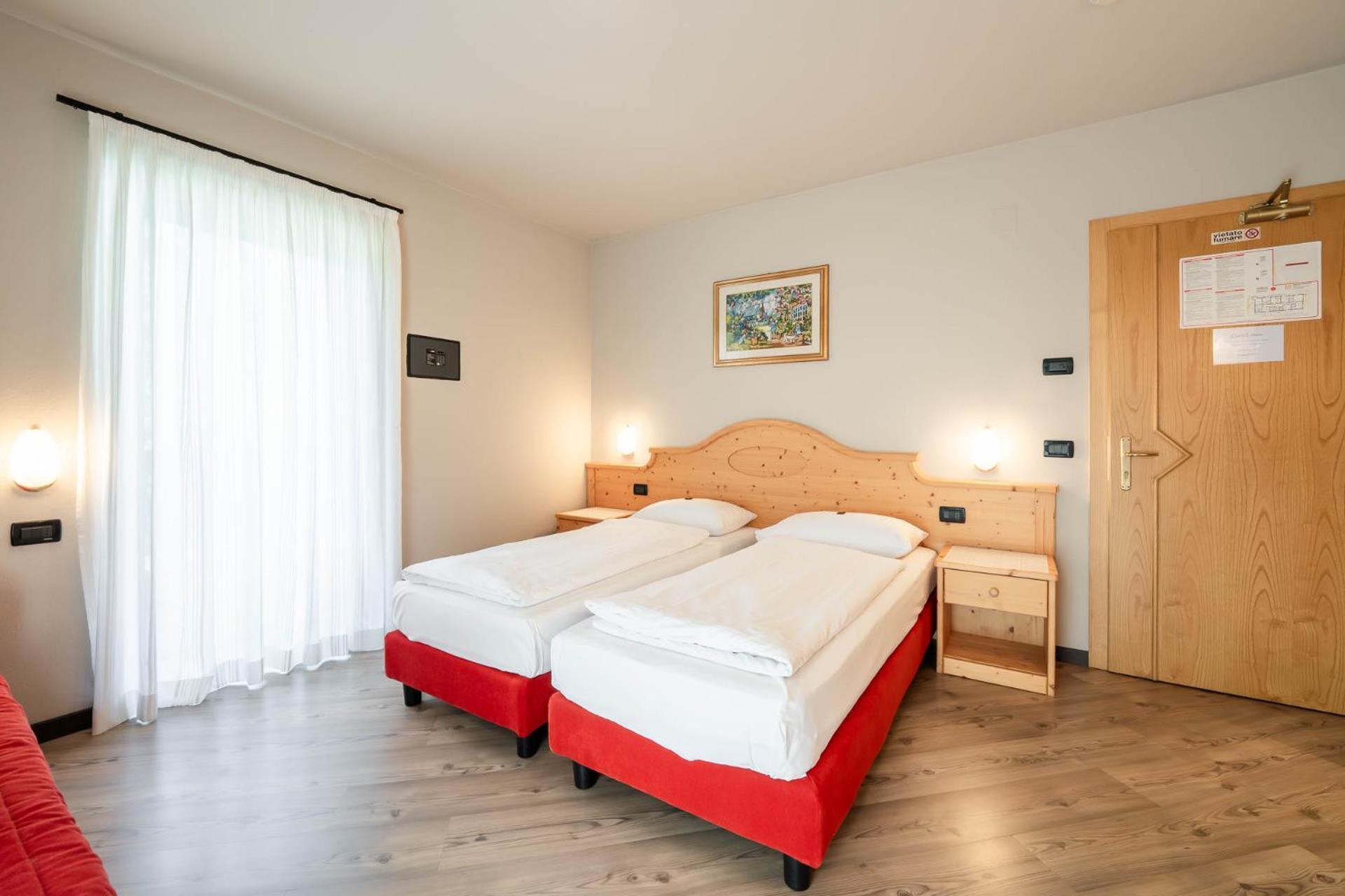 Garni Letizia Bed & Breakfast Campitello di Fassa Exterior photo