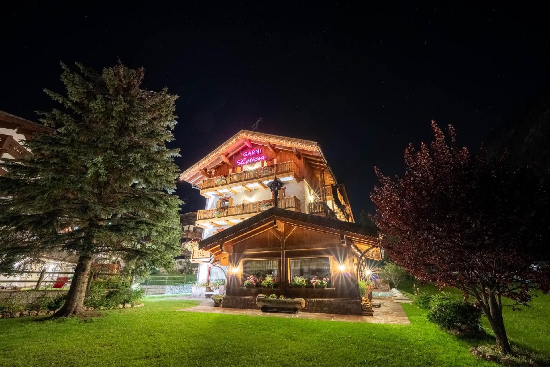 Garni Letizia Bed & Breakfast Campitello di Fassa Exterior photo